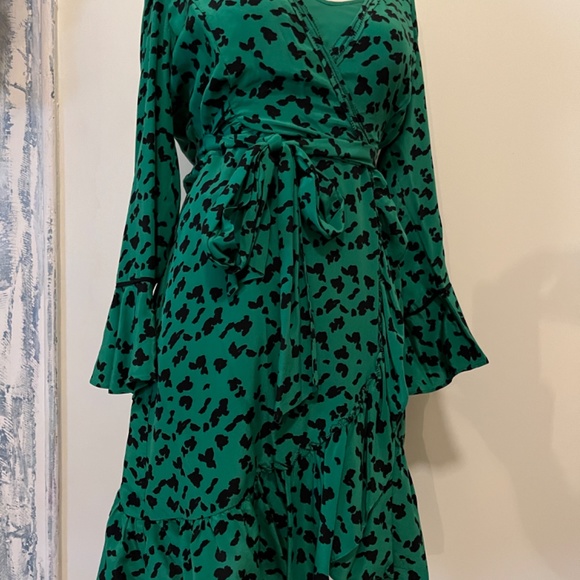 Emerald Green Silk - Picture 5 of 7